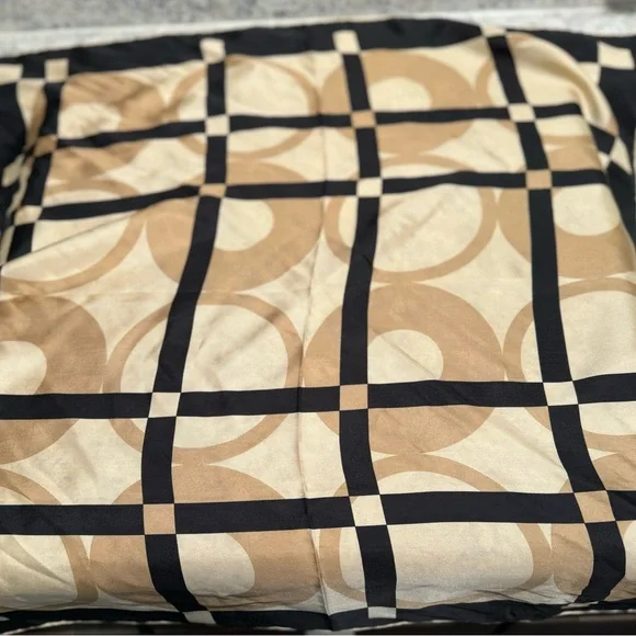 Vintage ADRIENNE VITTADINI  100% Silk Square Scarf early 2000’s. - Picture 2 of 6
